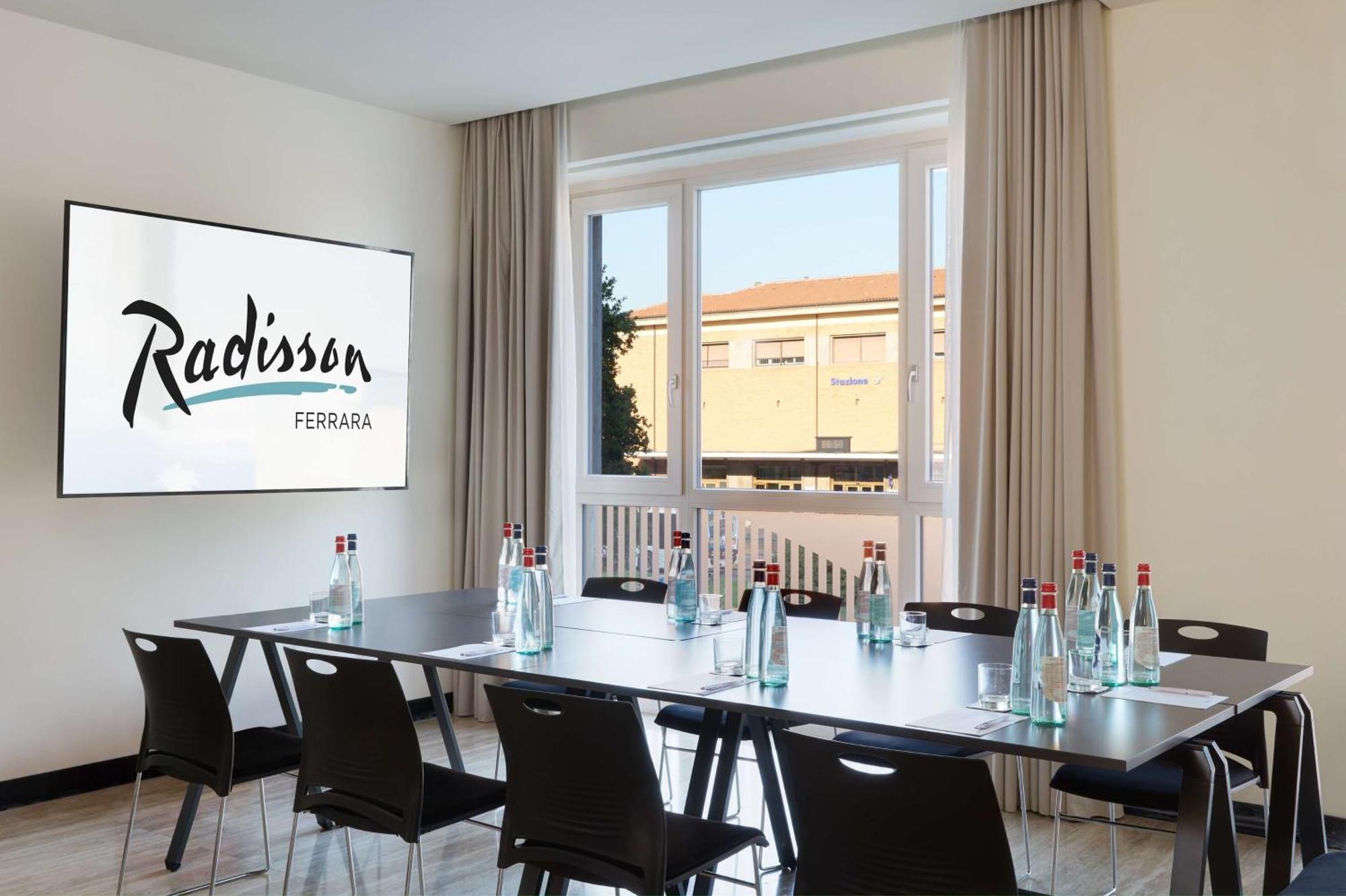 Radisson Hotel Ferrara Bagian luar foto