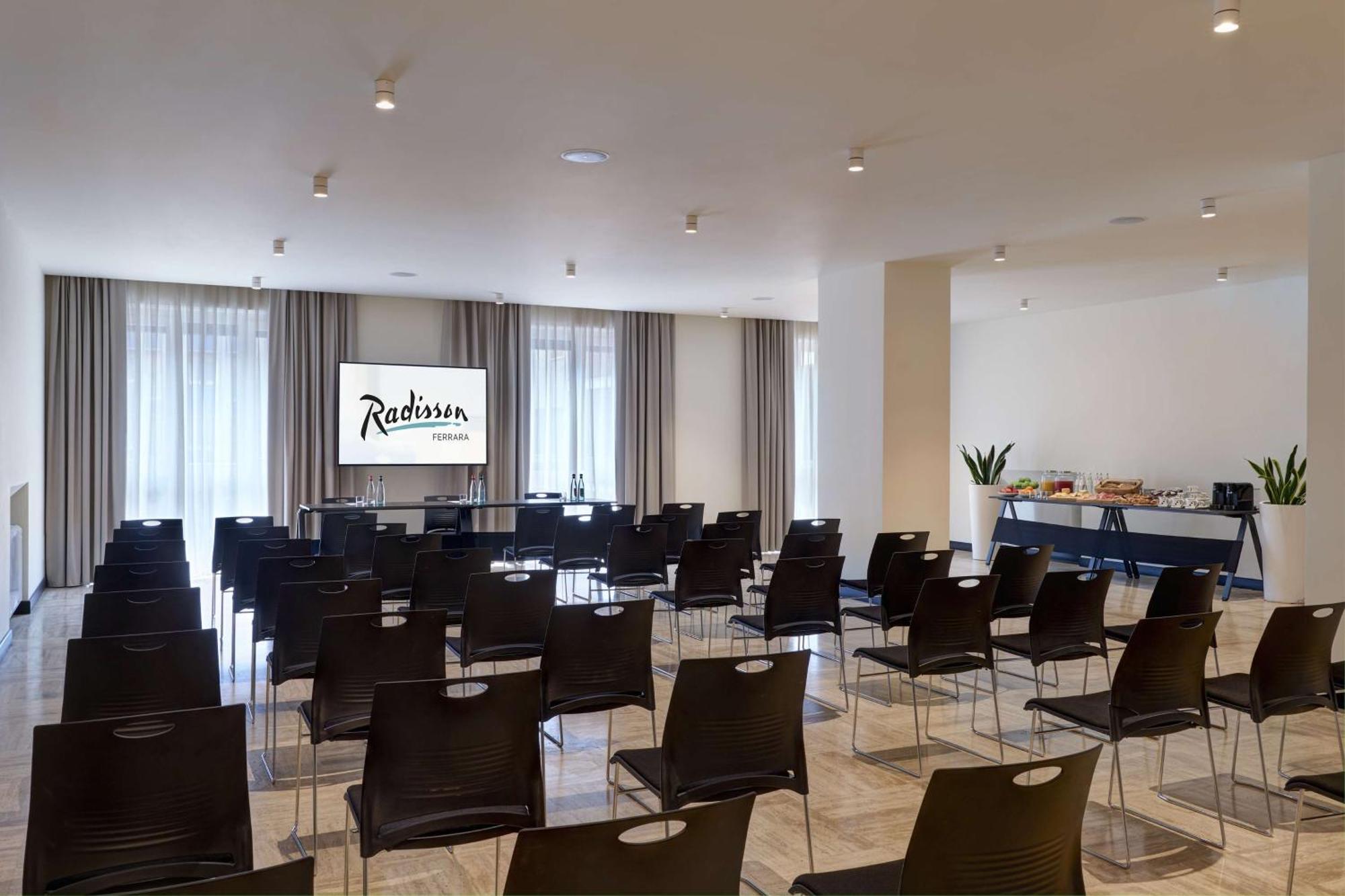 Radisson Hotel Ferrara Bagian luar foto