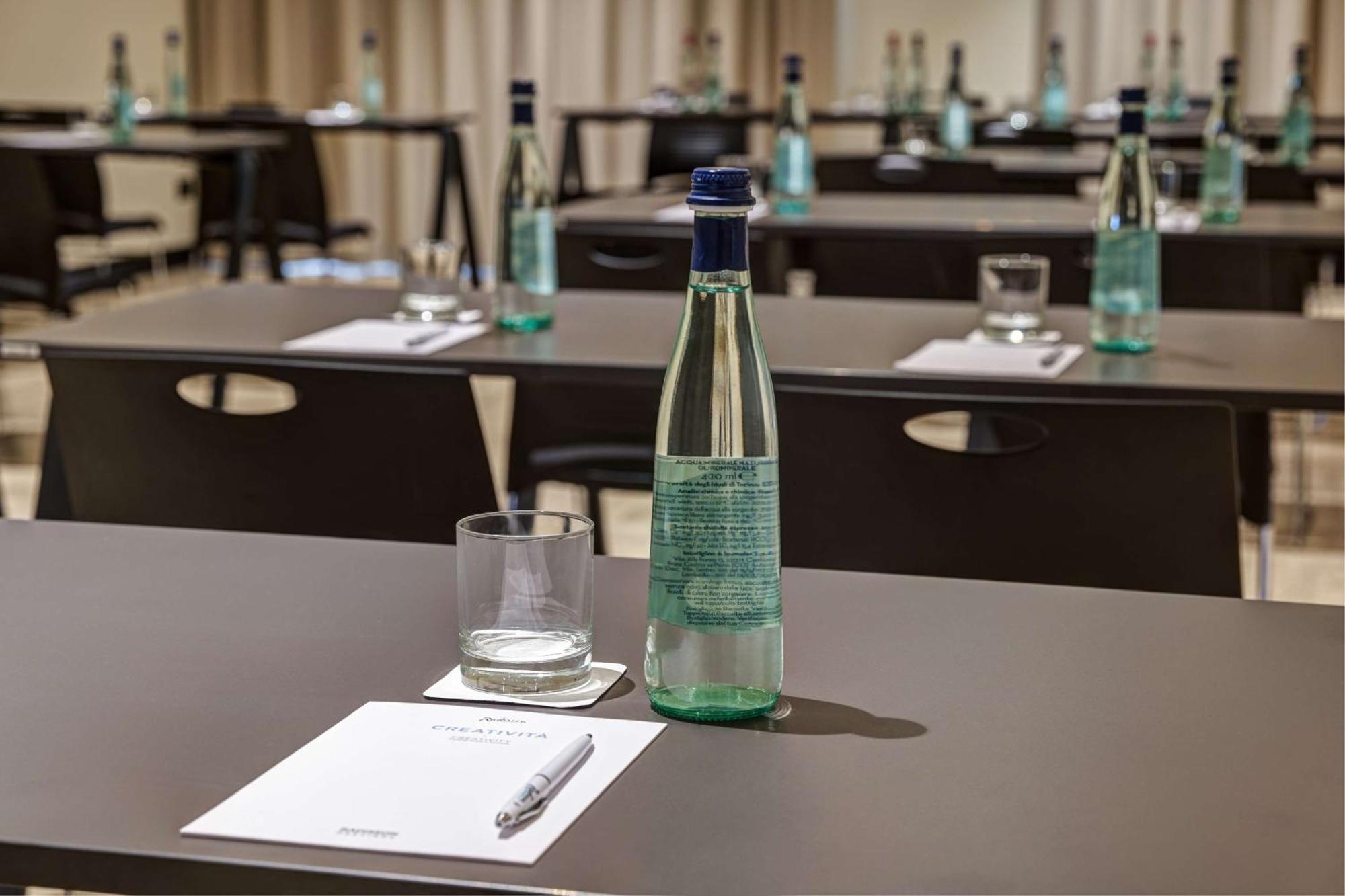 Radisson Hotel Ferrara Bagian luar foto