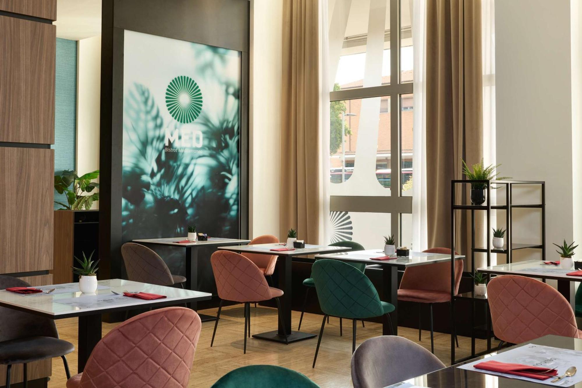 Radisson Hotel Ferrara Bagian luar foto