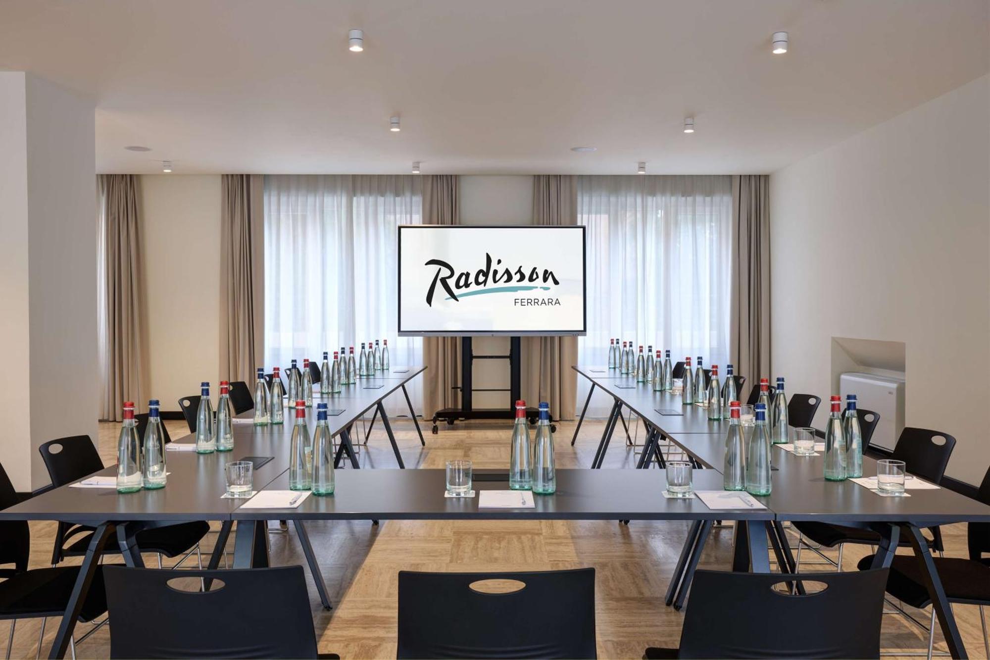 Radisson Hotel Ferrara Bagian luar foto